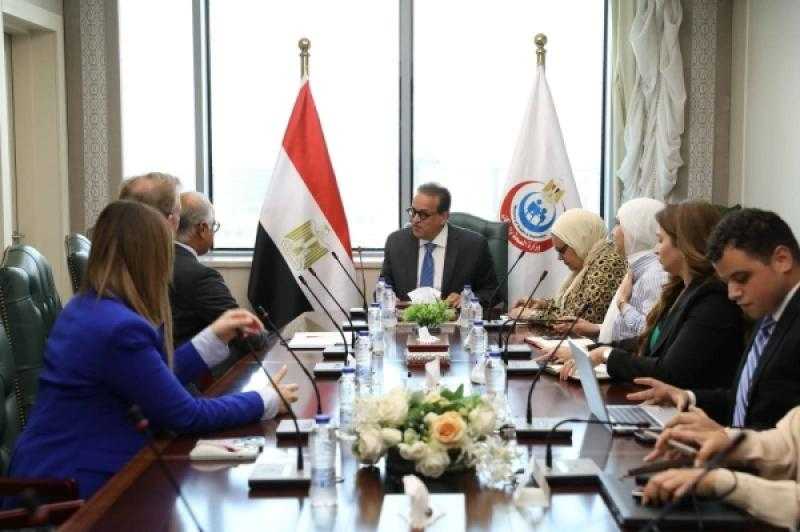 وزير الصحة يبحث تعزيز الاستثمار في قطاع الرعاية الصحية