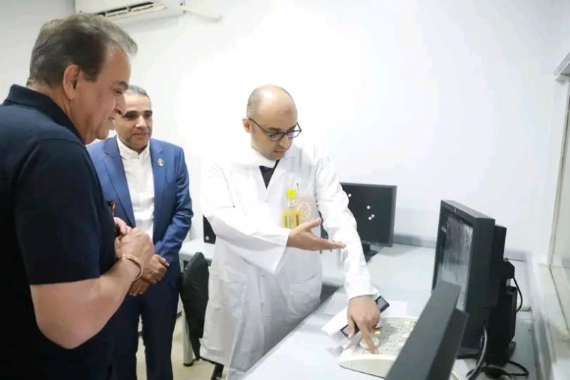جانب من جولة وزير الصحة 