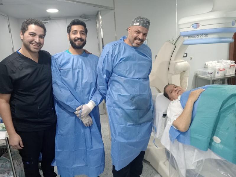 الكاتب الصحفي محمود شاكر ...والفريق الطبى