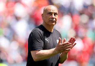 حسام حسن يشيد بدعم محمد أبوتريكة نجم المنتخب السابق