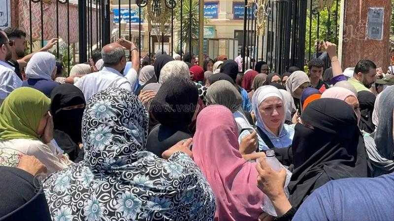 الكيمياء.... تفچر غضب طلاب الثانوية العامة وأسرهم