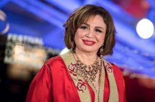 إلهام شاهين تستعد لتصوير فيلم ”حين يكتب الحب” وتنتظر عرض ”الحافي”