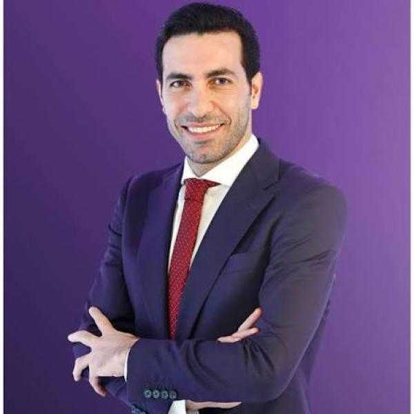 أبو تريكة يغني على الهواء احتفالا بتأهل منتخب مصر إلى دور الـ16