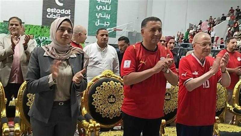 يشاهد المباراة مرتديًا تيشيرت منتخب مصر.. محافظ القليوبية يحتفل بتصدي ركلة جزاء ميسي