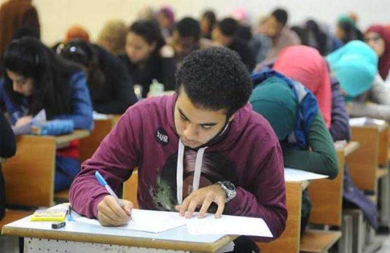 اليوم.. طلاب الثانوية العامة يؤدون امتحان الفيزياء والتاريخ