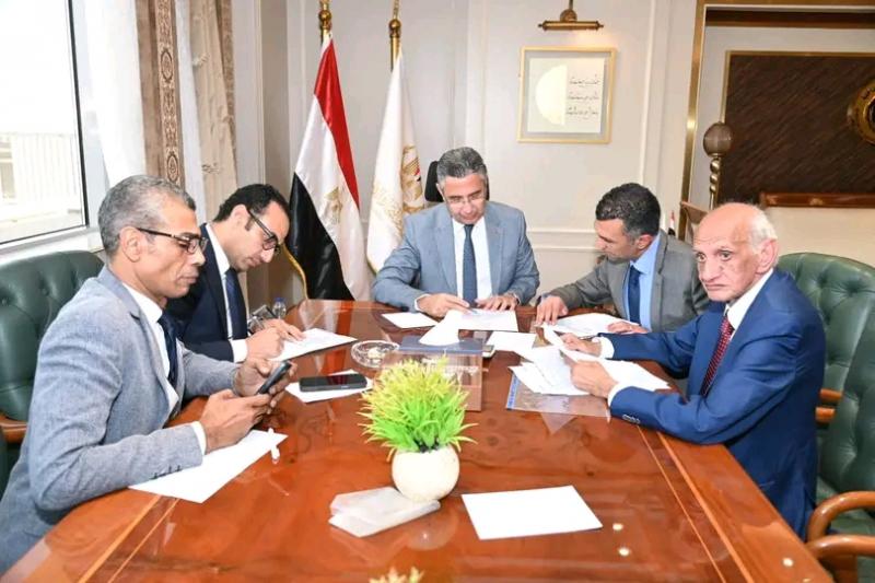 الدكتور شريف فاروق وجانب من اللقاءات 