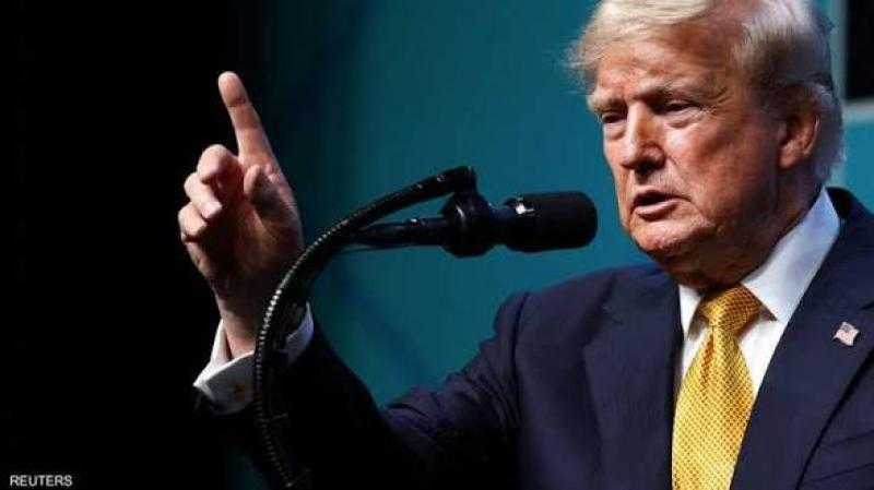 ترامب يأمر بتنكيس جميع الأعلام الأمريكية حدادا على جراهام