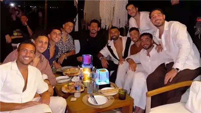 محمد صلاح يفاجئ مصطفى شوبير في عقد قرانه
