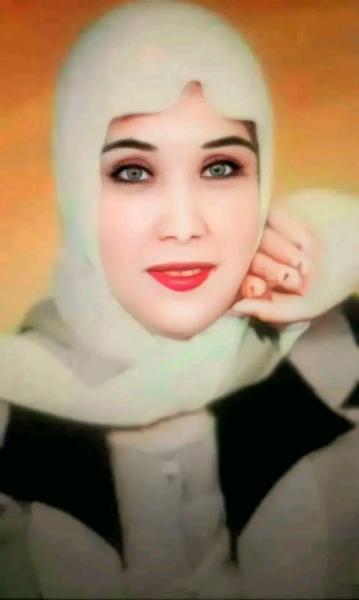 الكاتبة هدى حجاجى
