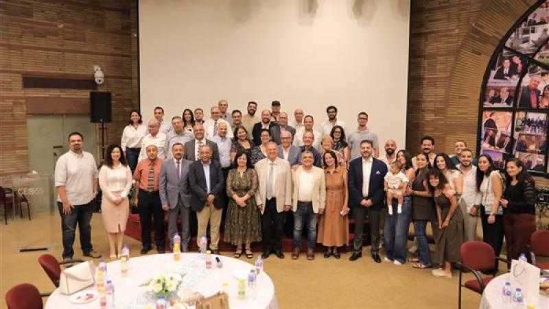رئيس الطائفة الإنجيلية يشهد حفل تكريم المهندس أيمن أنور السكرتير العام