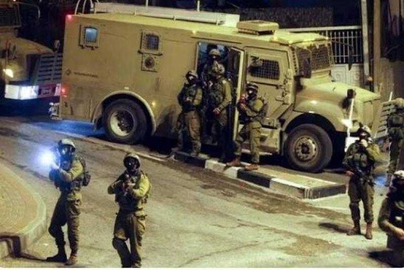قوات الاحتلال تقتحم مدينة نابلس والمستوطنون يضيقون الخناق على أهالي الضفة الغربية