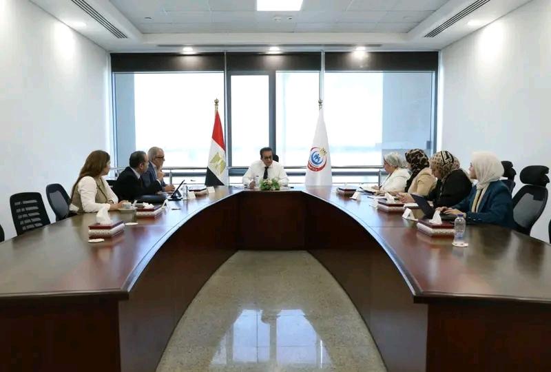 وزير الصحة خلال الاجتماع 