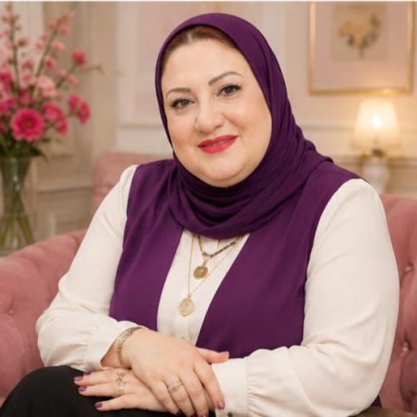 الكاتبة هبة ابوحمر 