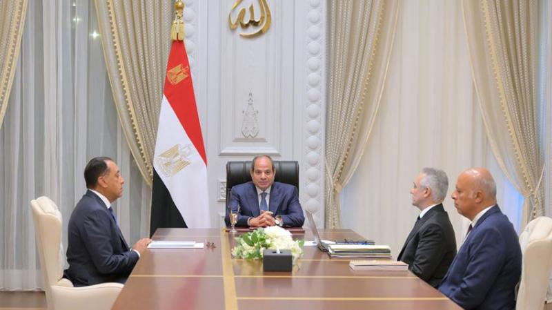 الرئيس السيسي وجانب من الاجتماع 