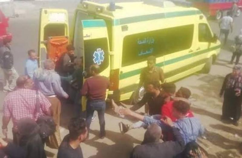 الاسعاف تنقل المصابين