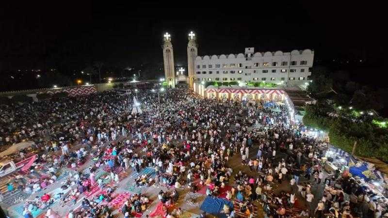 عشرات الآلاف يتوافدون على الليلة الكبيرة لموسم دير السيدة العذراء ببياض