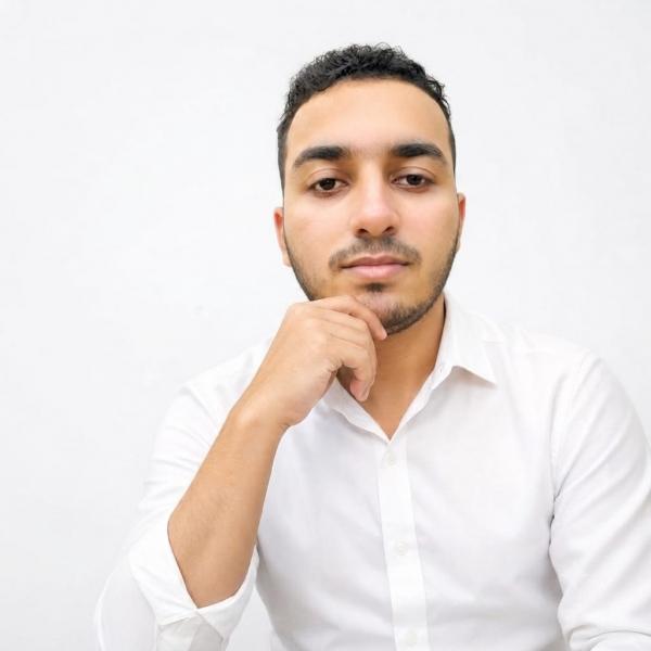 الكاتب أسامة محمد 