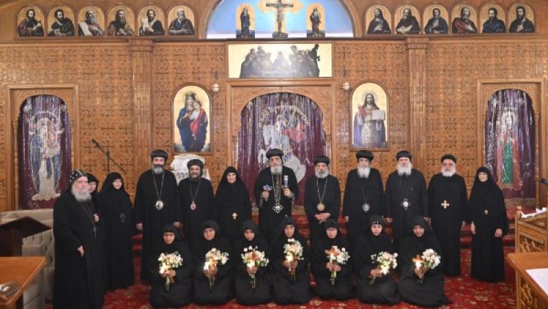 قداسة البابا تواضروس والراهبات