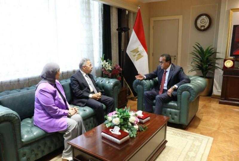 وزير الصحة يبحث مع نقيبي الأطباء والتمريض قضايا العاملين في المنظومة الصحية