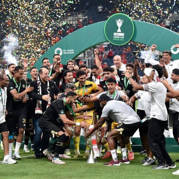 الزمالك يحتفل بالسوبر الأفريقى  فى اخر مشاركه فى بطولة دوري أبطال أفريقيا 