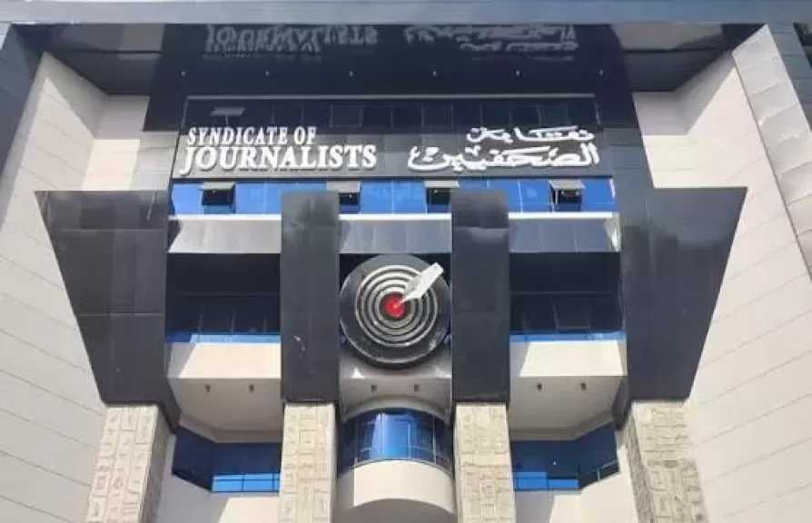 نقابة الصحفيين تتقدم ببلاغ للنائب العام وشكوى لوزير الداخلية للمطالبة بالإفراج عن 6 صحفيين