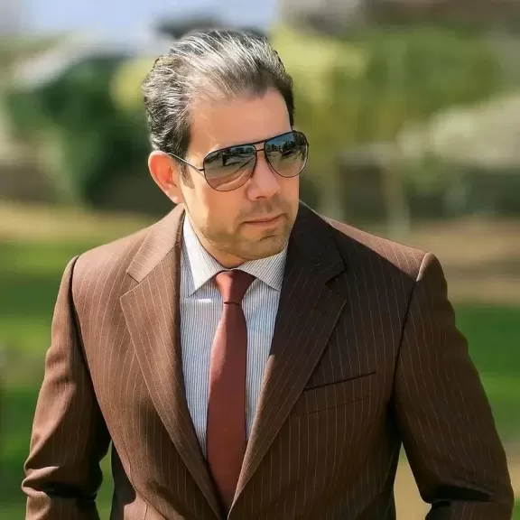 الكاتب الكبير عمرو النعمانى 