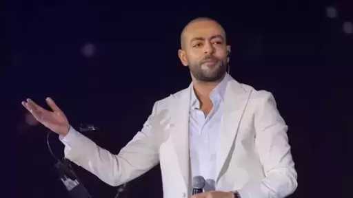تامر عاشور يخطف الأنظار بإطلالة جديدة فى بغداد ويستعد لحفل قصر القبة