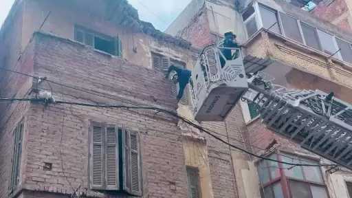 انهيار جزئي لعقار قديم مكون من 4 طوابق فى منطقة الحضرة القبلية بالإسكندرية