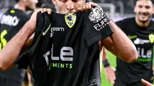 ناصر منسي يعتذر عن قيامه بإلقاء قميص الزمالك في أرض الملعب أثناء احتفاله بهدفه فى مرمى الجيش الرواندي