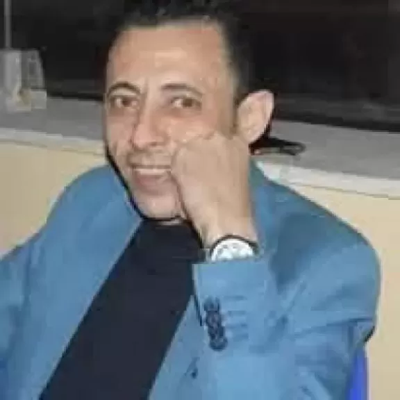 الكاتب الكبير مدحت الشيخ 